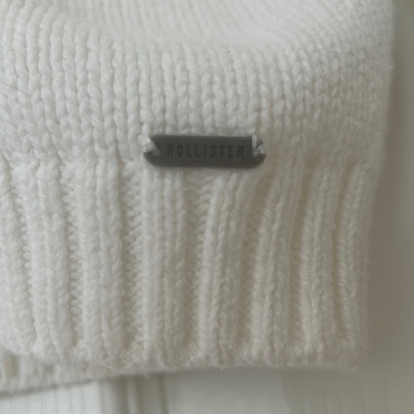 Hollister Cropped Button-Down Cardigan - Picture 5 of 5